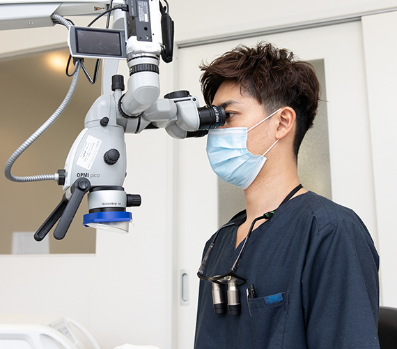 松本デンタルオフィスではマイクロスコープを使用します